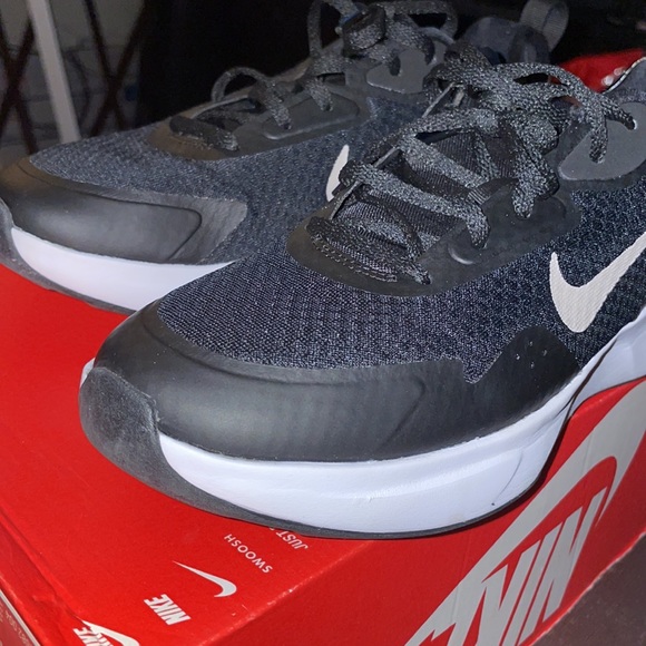 Nike shoes - Picture 7 of 8